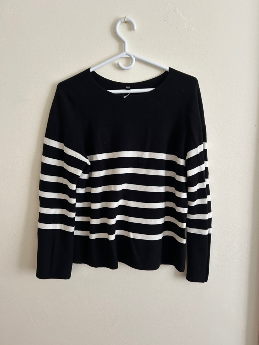 Uniqlo Black Knit Crewneck Sweater